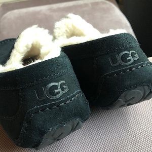 UGG black suede and wool interior slippers. Size women 9 or a mens small.